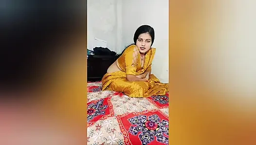 Hintli desi iki arkadaş bir erkekle sert sikişiyor