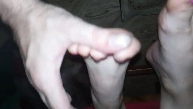 Part_1 sevimli komşu ayak fetişimi biliyor ve video oyunları oynamasına izin vermem için bana ayakla muamele teklif etti