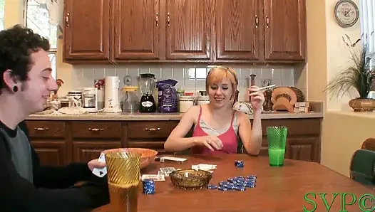 18-летняя Rae курит для своего сводного брата