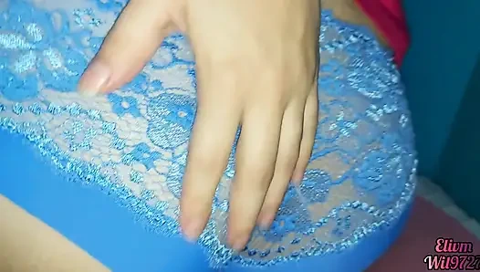 Noel gecesi yalnız olduğumuzda üvey kız kardeşimi sikiyorum