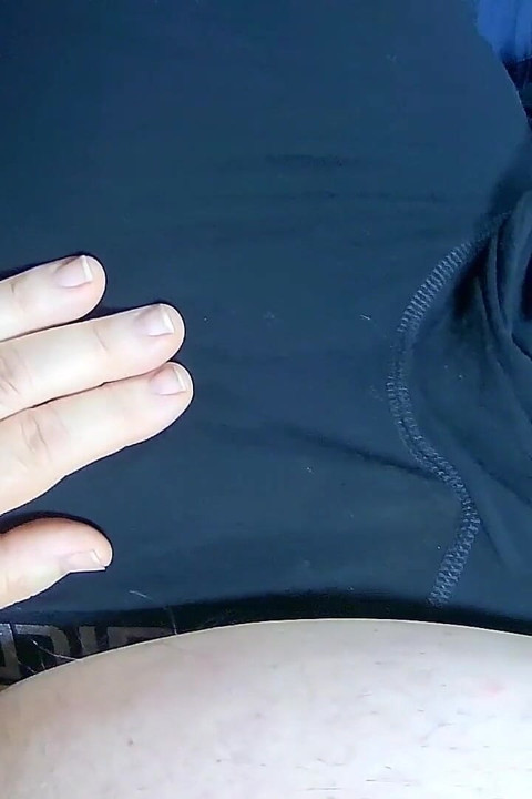Pürüzsüz yarağıma mastürbasyon yaparken başka bir manzara