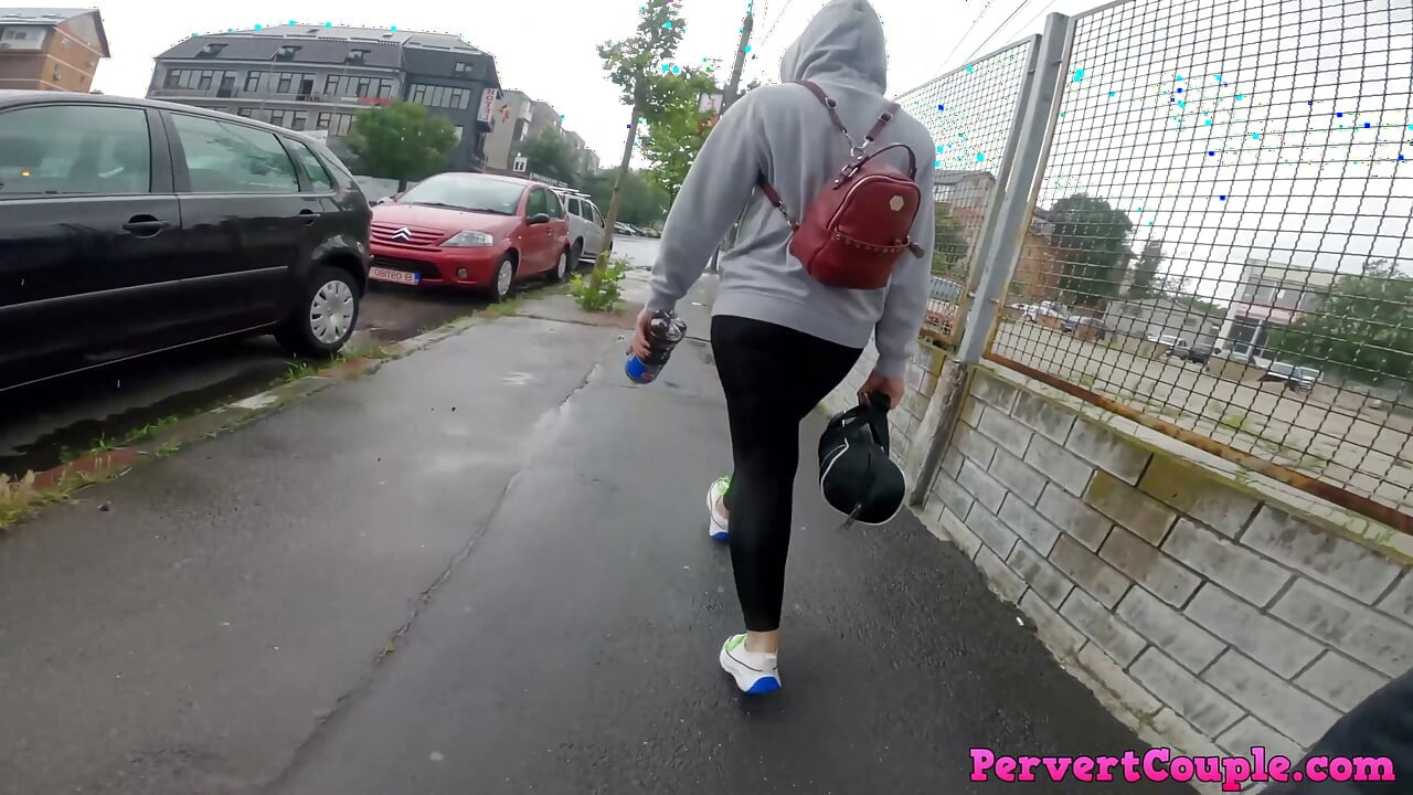 Seksi götlü orta yaşlı seksi kadın tüm deliklerini parmaklıyor ve mastürbasyon yapıyor, yarağa biniyor ve gırtlağına kadar sikişiyor