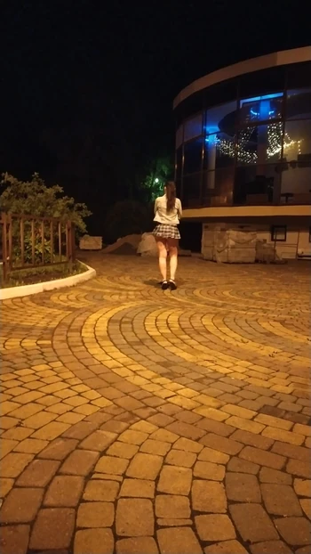 Прогулка в короткой юбке