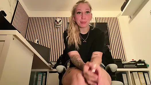 Intern slut almost caught by the boss in the office wixxing!