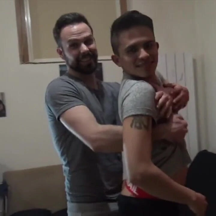 Rex Helix tarafından korunmasız kullanılan latin twink Ricardo