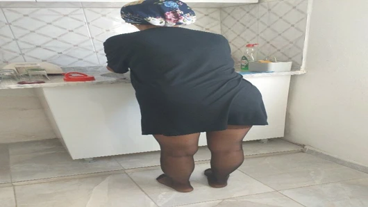 Naylon çoraplı kadınlarla köy tatili keyifli