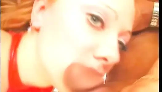 Klasik kızıl saçlı orta yaşlı seksi kadın pornosu üç canavar siyah yarakla sikiliyor