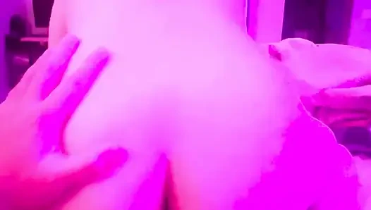 Çinli striptizci nefis Jimmy'nin gevşek amına boşalana kadar ters kovboy kız tarzına biniyor