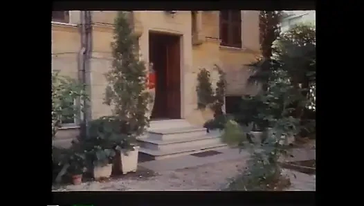 Güzel büyük memeli MILF (orta yaşlı kadin) göt becerdin köpek tarzı ve büyük bir vintage horoz tarafından kıllı kedi üzerinde boşalma