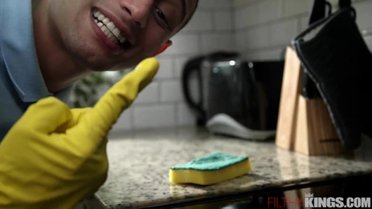 Pislik - utangaç 20 yaşındaki bakire üvey kardeşimin beni iyi becermesine izin verdim - tam sahne