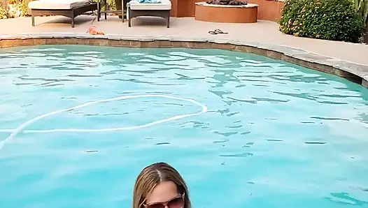 Rüyada orta yaşlı seksi kadın sıska yüzme