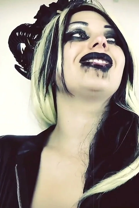 Succubus sikiştikten sonra seni yalayacak!
