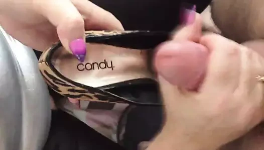 karısı verir koca handjob &amp; yapar onu cum içinde onu kokulu topuklu