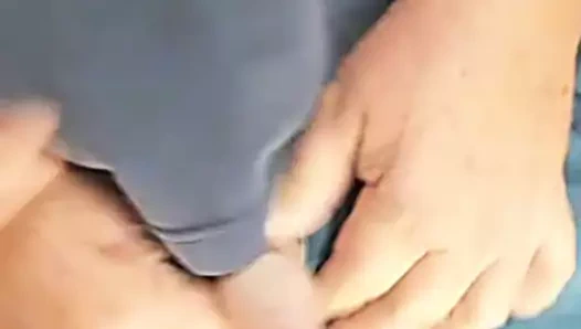 Velho safado mostrando o pau