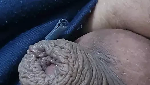 Üvey anne pantolonunun altında külotsuz ve resim yaparken üvey oğlu sikini çıkardı