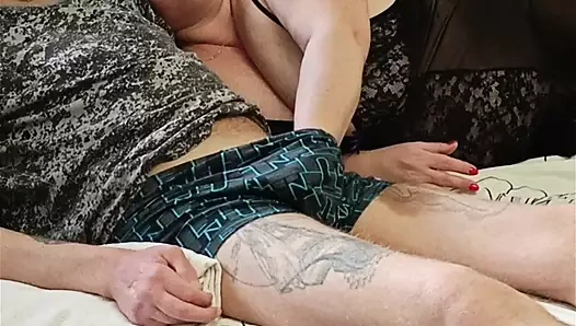 Kayınvalide boşalana kadar sikimi emiyor