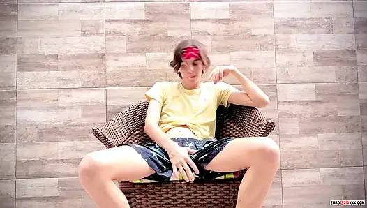 Genç Henry ile fışkırtıyor