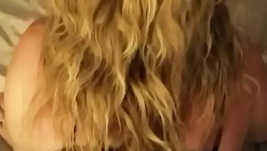 O dört ayak üzerinde çok seksi