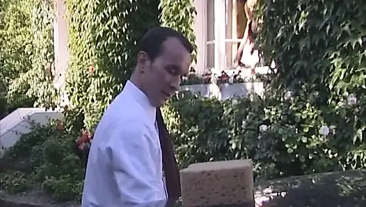 Muhteşem sarışın Fransız sürtük sert sikişiyor