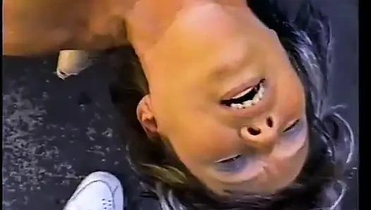 Yaşlı kadının taşkınlıklarını alıp sikini emmesini izle