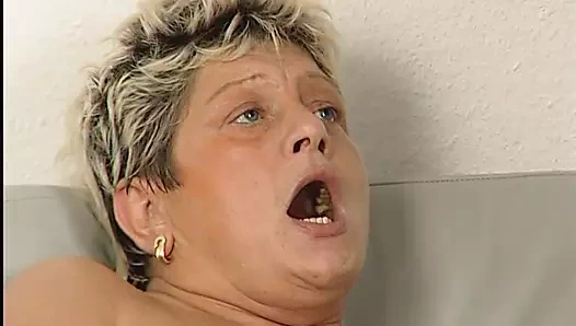 Leck die fette Sau bis zum Orgasmus