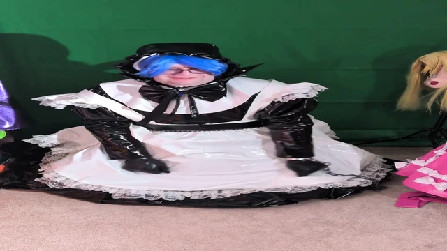 Uzun sihirli değnek vibratör seansında katmanlı PVC hizmetçi aoi