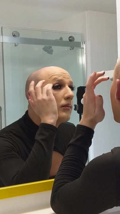 Travesti makyaj dönüşümü