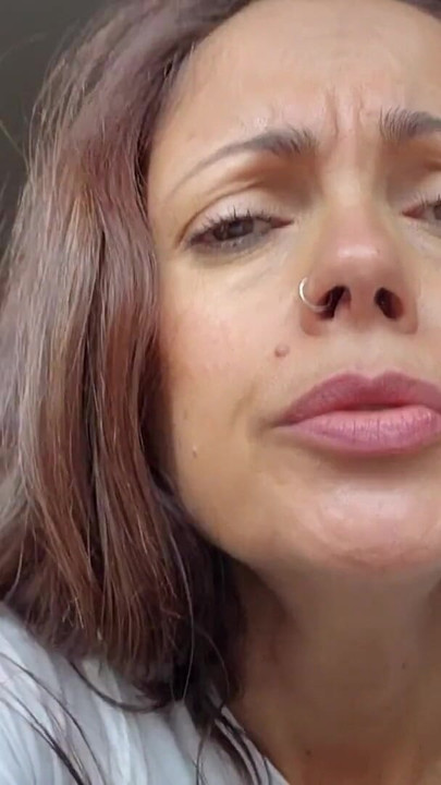 Harika orta yaşlı seksi kadın sert sikiliyor ve büyük bir dölleniyor ve amından damladığını görüyor. | Klip 2