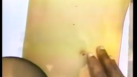 Çoraplı cüce kız havuz başında sert sikişiyor