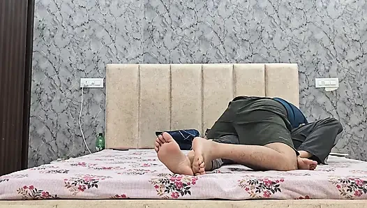 Hintli kız erkek arkadaşının yarağını gırtlağına kadar emiyor viral