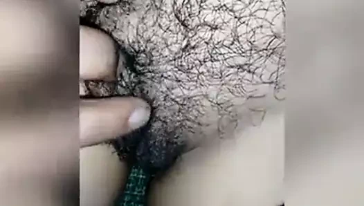 Ev hanımı eski erkek arkadaşıyla yatak odasında seks yapıyor