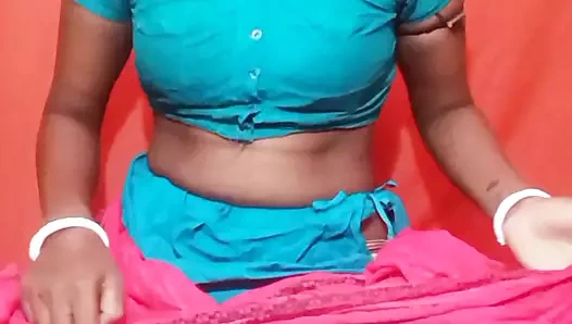 Bengalli tatminsiz sütlü yenge sikişiyor ve sevgilisine sari ile gösteriyor