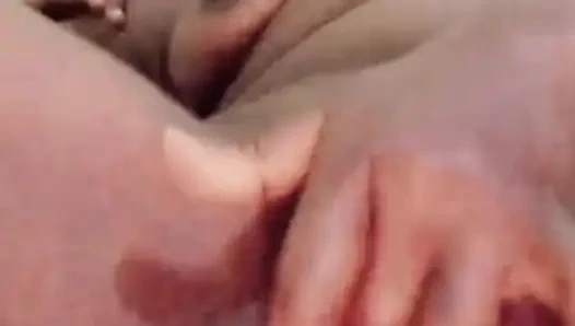 Islak amcığıma mastürbasyon yapmadan duramıyorum