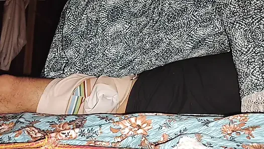 Üvey kız ve üvey erkek kardeş gece yarısı eğleniyor