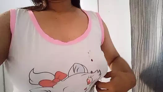 Üvey anne uykuya dalıyor ve yatakta yaramazlık yapıyor