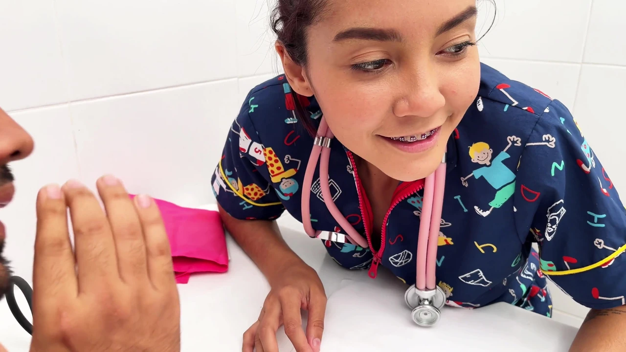 मैं इरेक्टाइल डिसफंक्शन के साथ अपने क्लाइंट की गांड चूसती हूं