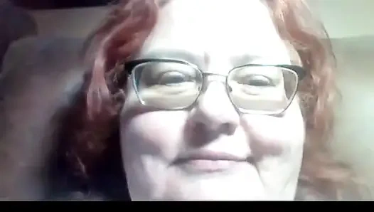 İri güzel kadın senin için nake dudaklarını ve ağzını öpüyor ve senin için dudaklarını yalıyor yakın çekim klip veriyor!