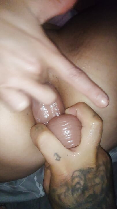 Bana yardım ediyor, acıtıyor ama conaolador ile anal seksi seviyorum