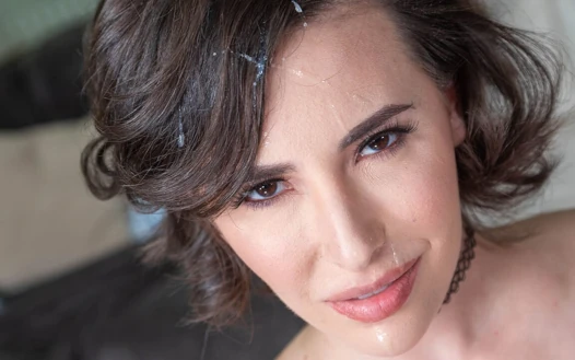 Casey Calvert'in bir şeyi var!