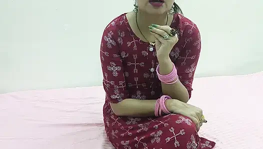 En tatlı genç üvey kız kardeş yüksek sesle inleyerek ve Hintçe konuşarak ilk ağrılı anal seks yapıyor