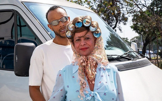 Kaslı olgun otobüste sert anal seks yapıyor