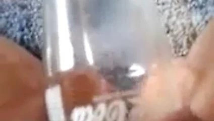 Kola şişesi içinde kedi ng02