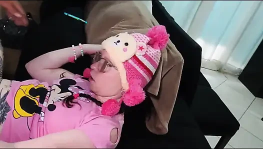 Erkek arkadaşım beni üniversitede bırakırken, öğretmenimle seks yapıyorum