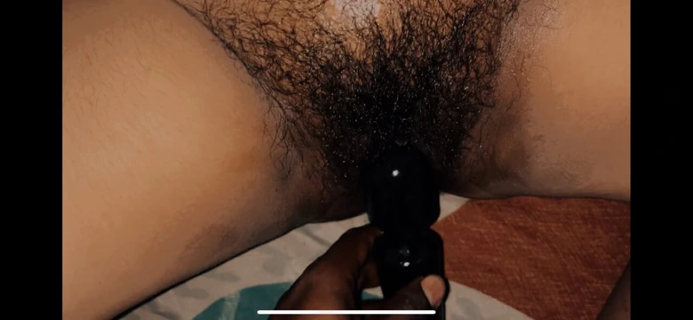 Büyük zenci yarağı arkadaşım ve karım otel odasında sikişiyor!