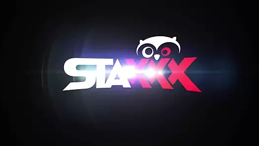 teen içinde pembe çorap drenaj onun horoz kuru