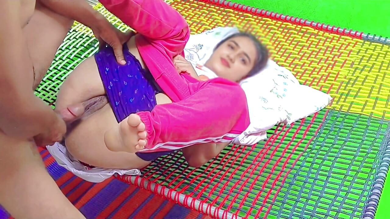Aman Tanrım! Dışarıda sertçe sikti, üvey kız kardeş cepte seksi videolar izliyor