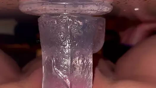 Yeni dildoma biniyorum