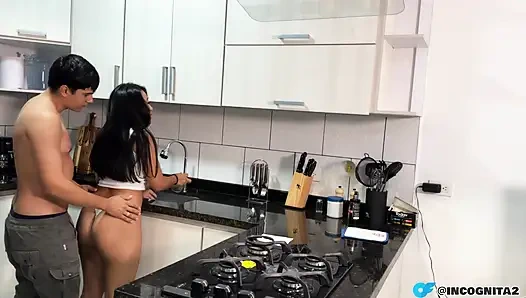 Üvey kız kardeşim büyük yarağıma binmeyi öğreniyor