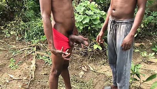 Çalının içinde oral seks