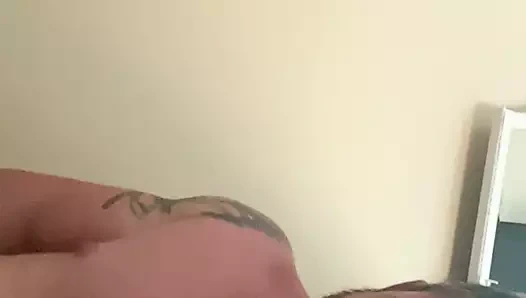 Koklamak terli ayaklara ve ayak parmaklarına tapın